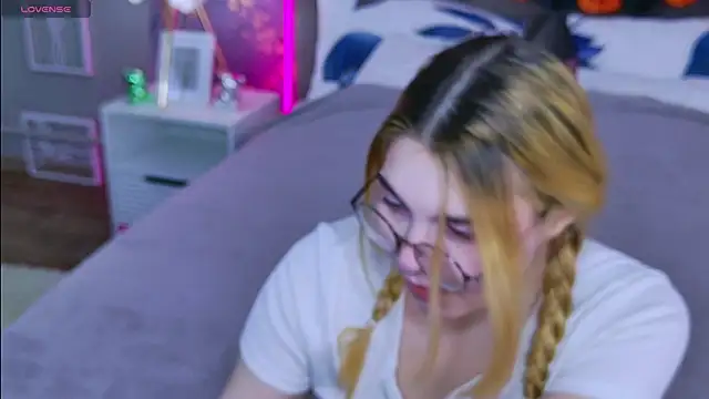 Snapshot of Evie_Vall chatting on November 2025 03:17:02 PM Evie Vall online show from November 2025 03:17:02 PM