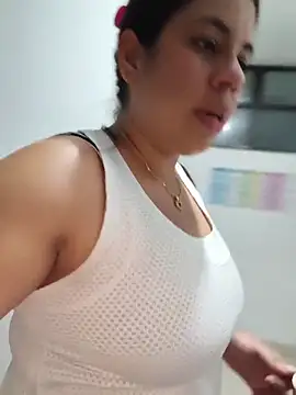 GabyMontenegro online show from April 2026 11:33:01 AM