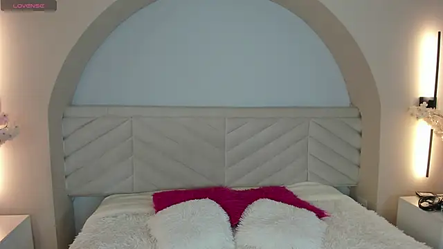 Mila Hank  online show from April 2026 12:21:02 PM