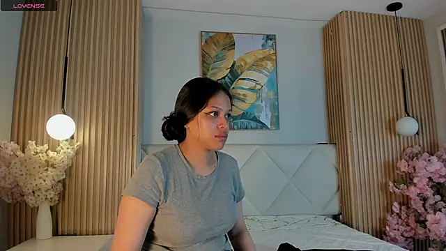 Mila Hank  online show from May 2026 12:45:02 PM