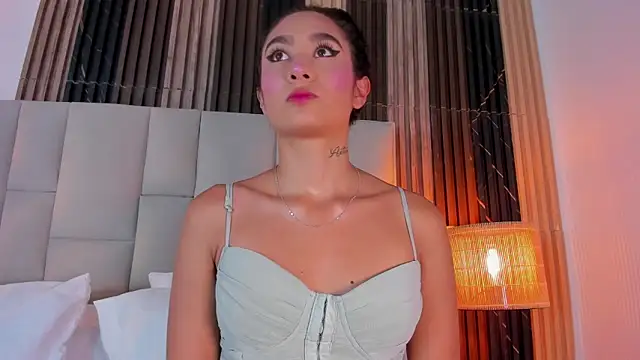 Nicolqueen  online show from April 2026 12:12:02 PM