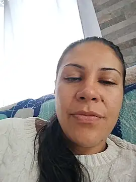 KittyHoleshot87 online show from April 2026 03:37:01 PM