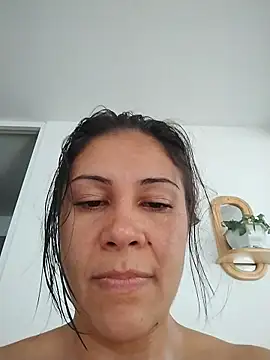 KittyHoleshot87 online show from April 2026 04:55:02 PM