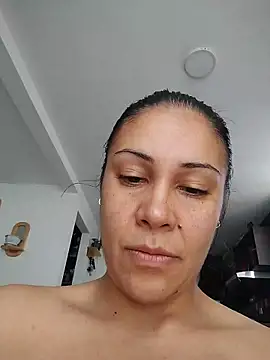 Snapshot of KittyHoleshot87 chatting on July 2026 06:19:02 PM KittyHoleshot87 online show from July 2026 06:19:02 PM