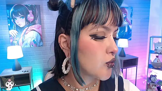 Snapshot of lil_candy77 chatting on May 2026 12:01:02 PM lil candy77 online show from May 2026 12:01:02 PM