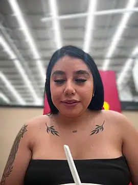 Snapshot of Sophie_Dreamss chatting on October 2025 07:48:02 PM Sophie Dreamss online show from October 2025 07:48:02 PM