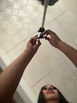 Snapshot of Sophie_Dreamss chatting on November 2025 09:18:01 PM Sophie Dreamss online show from November 2025 09:18:01 PM