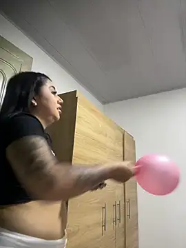 Snapshot of Sophie_Dreamss chatting on October 2025 10:53:01 PM Sophie Dreamss online show from October 2025 10:53:01 PM