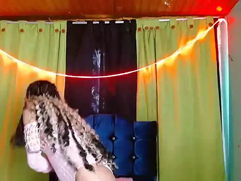 Snapshot of canelasexy_1 chatting on November 2025 07:47:02 PM canelasexy 1 online show from November 2025 07:47:02 PM