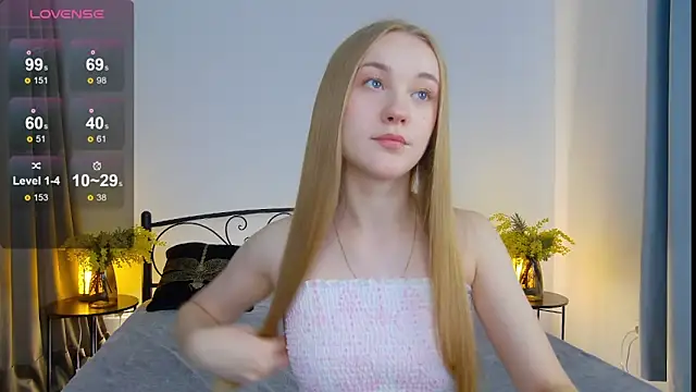 KumiKruz online show from September 2025 12:42:02 PM