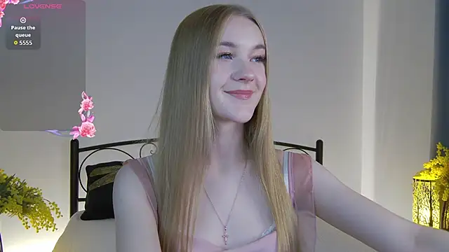 KumiKruz online show from October 2025 01:32:02 PM