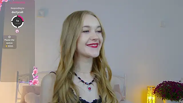 KumiKruz online show from October 2025 02:25:02 PM