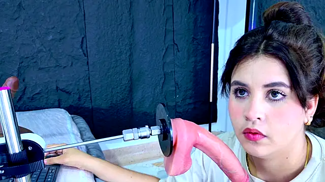 Snapshot of LizzyOlsen chatting on June 2026 04:23:02 AM LizzyOlsen online show from June 2026 04:23:02 AM