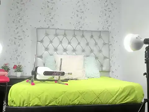 michelle perla online show from October 2025 06:42:02 PM