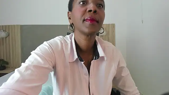 coral15  online show from November 2025 01:42:01 AM