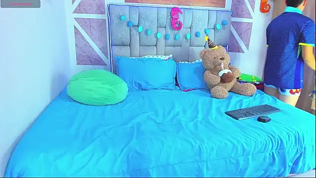 christopher Hot online show from March 2026 12:00:02 AM