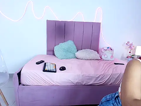 Snapshot of Redhair6 chatting on December 2025 06:51:01 PM Redhair6 online show from December 2025 06:51:01 PM