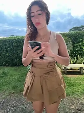 Snapshot of roxyrougee chatting on May 2026 10:40:02 AM roxyrougee online show from May 2026 10:40:02 AM