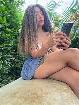 roxyrougee online show from July 2026 02:16:01 PM