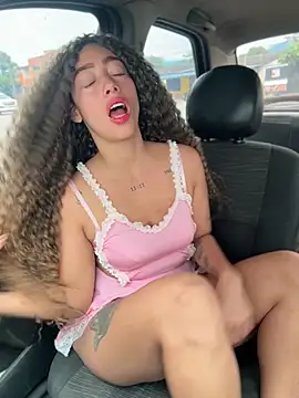 roxyrougee online show from June 2026 01:38:01 PM