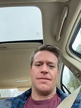 DILFiGuess11 online show from February 2026 07:37:01 PM