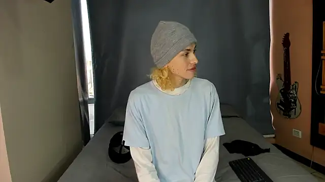 Snapshot of Aaron_Fordd chatting on November 2025 11:20:02 AM Aaron Fordd online show from November 2025 11:20:02 AM