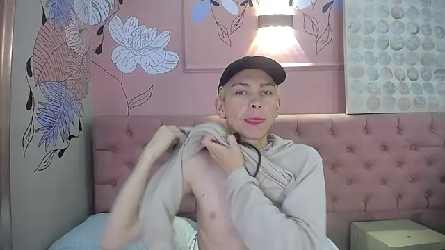 Snapshot of Aaron_Fordd chatting on November 2025 12:05:01 PM Aaron Fordd online show from November 2025 12:05:01 PM