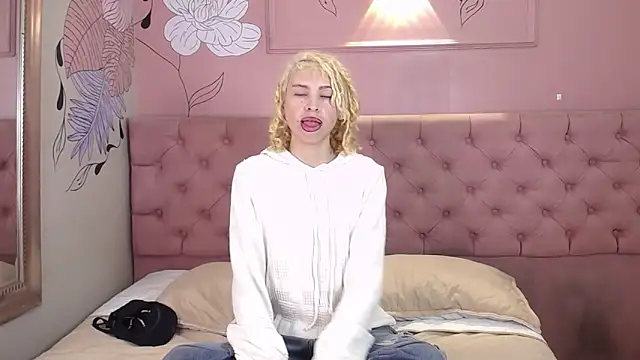 Snapshot of Aaron_Fordd chatting on December 2025 12:04:02 PM Aaron Fordd online show from December 2025 12:04:02 PM