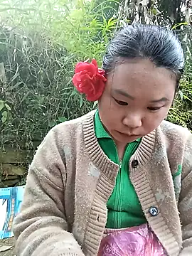 may-squirl online show from October 2025 07:05:02 AM