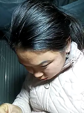 may-squirl online show from November 2025 02:07:02 PM