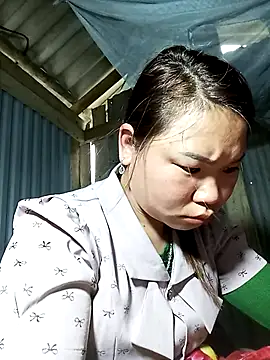 may-squirl online show from December 2025 01:10:01 AM