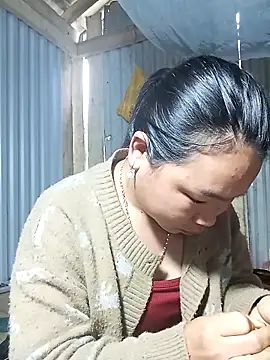 may-squirl online show from November 2025 05:56:02 AM