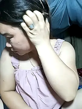 may-squirl online show from November 2025 12:09:01 PM