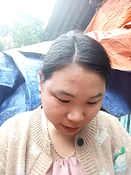 may-squirl online show from October 2025 01:48:01 AM