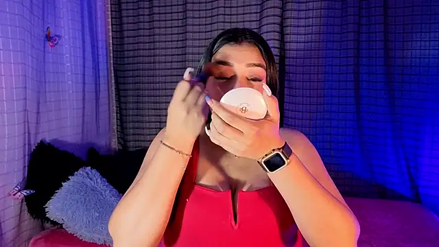 Kayleemorales online show from October 2025 07:58:01 PM