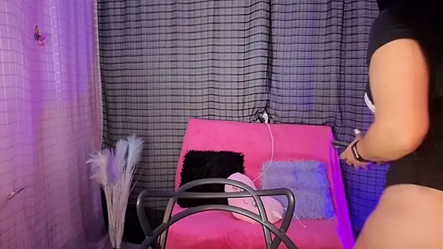 Kayleemorales online show from January 2026 05:42:02 PM