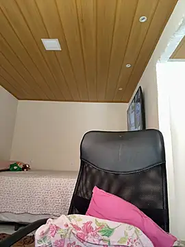 larajuli online show from February 2026 02:02:01 PM