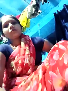 Jooli xx online show from April 2026 02:24:02 PM