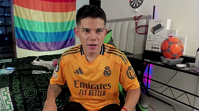 Snapshot of Jack_castell chatting on October 2025 04:08:02 PM Jack castell online show from October 2025 04:08:02 PM