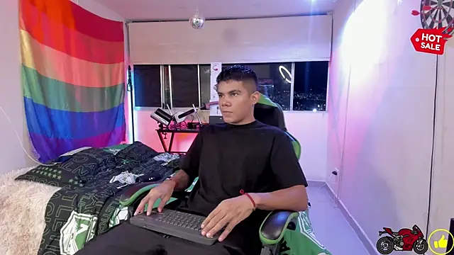 Snapshot of Jack_castell chatting on November 2025 11:37:02 PM Jack castell online show from November 2025 11:37:02 PM