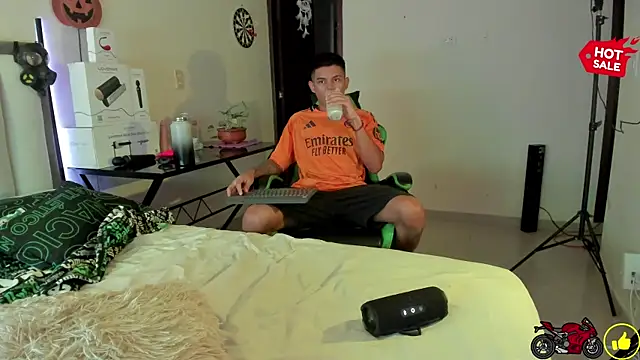 Snapshot of Jack_castell chatting on October 2025 02:36:01 PM Jack castell online show from October 2025 02:36:01 PM