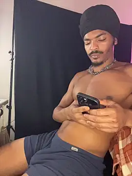 Snapshot of TRILLAHUNG chatting on May 2026 04:34:02 AM TRILLAHUNG online show from May 2026 04:34:02 AM