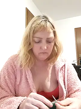 LiluLiluLilu online show from November 2025 06:01:02 PM