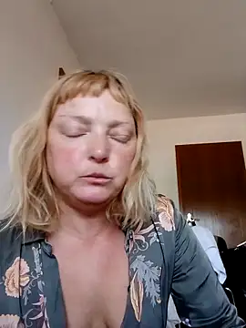 LiluLiluLilu online show from May 2026 01:32:02 PM