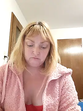 LiluLiluLilu online show from October 2025 07:11:02 PM