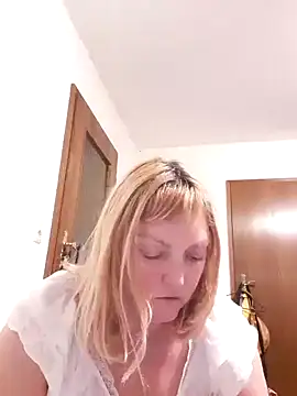 LiluLiluLilu online show from October 2025 11:37:01 PM