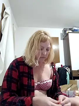 LiluLiluLilu online show from April 2026 07:07:02 PM