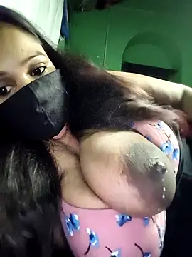 Snapshot of V-hot-swiet chatting on October 2025 12:00:02 AM V-hot-swiet online show from October 2025 12:00:02 AM