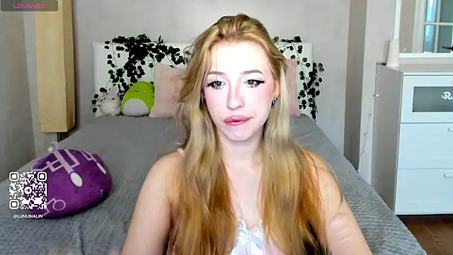 LightStar 18 online show from October 2025 09:21:02 AM