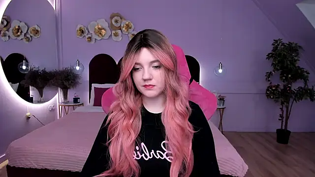 Snapshot of AlmaSound chatting on November 2025 05:22:01 AM AlmaSound online show from November 2025 05:22:01 AM